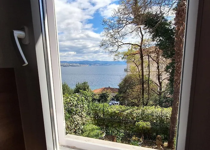 Ena, Strict Center, Sea View Apartman
